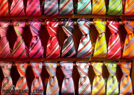 Hombres elegantes con corbata